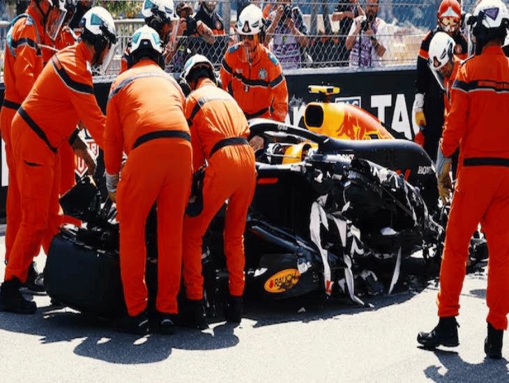 Checo Pérez se accidenta y termina con automóvil destrozado en el Gran Premio de Mónaco