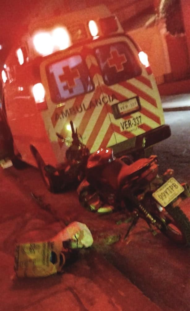 Accidente de motos deja una mujer y menor heridos en Misantla; responsable huye 