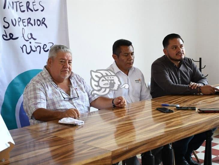 Manuel Huerta firma con Colectivo Interés Superior de la Niñez en Xalapa (+Video)