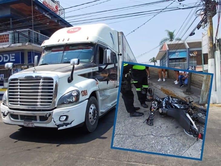 Motociclista es hospitalizado tras chocar con un tráiler en Córdoba (+Video)