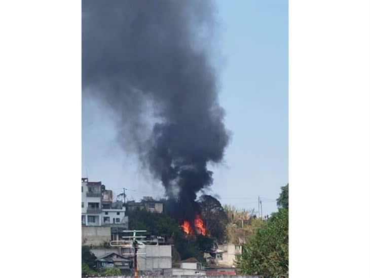 Incendio en colonia Cerro Colorado de Xalapa alcanzó una vivienda