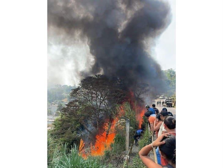 Incendio en colonia Cerro Colorado de Xalapa casi alcanza viviendas