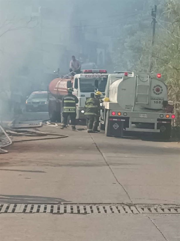 Incendio en colonia Cerro Colorado de Xalapa alcanzó una vivienda