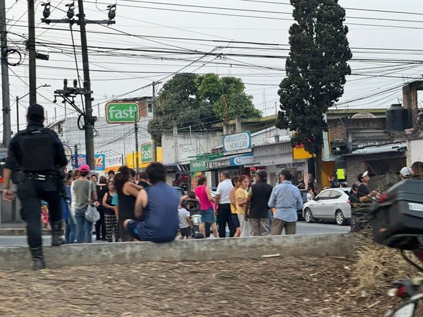 Vecinos de Xalapa continúan protestando por falta de agua