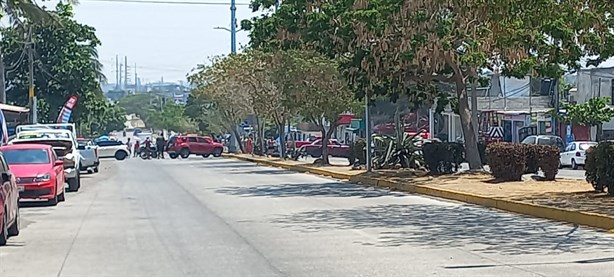 Bloquean carriles de avenida JB Lobos por falta de energía eléctrica