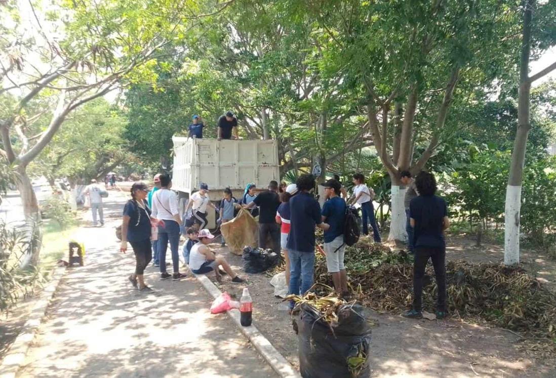 Padres de familia y alumnos de primaria se suman al rescate de la Laguna de Lagartos en Veracruz