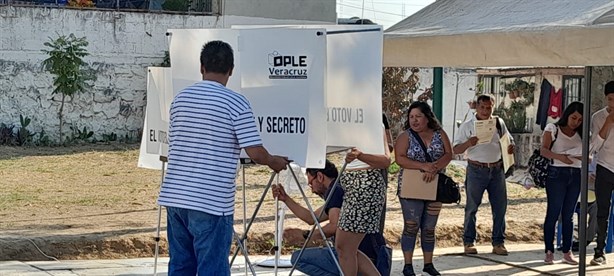 Puntualidad de ciudadanos, pero retraso en instalación de casillas en Xalapa