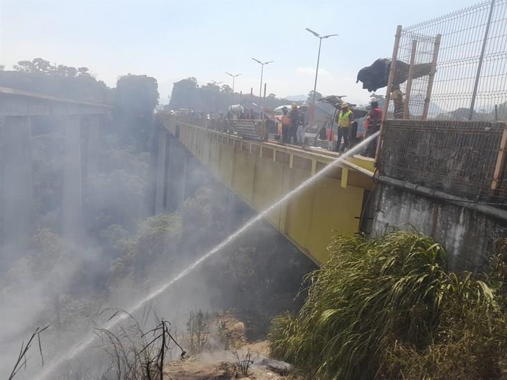 Controlan incendio en ladera del Puente El Metlác