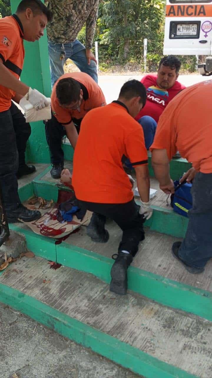 Motociclista sufre accidente en carretera de Misantla