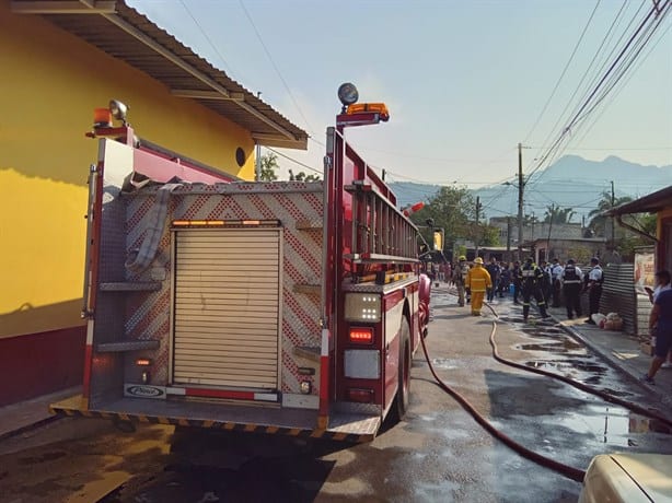 Incendio calcina vivienda en Orizaba