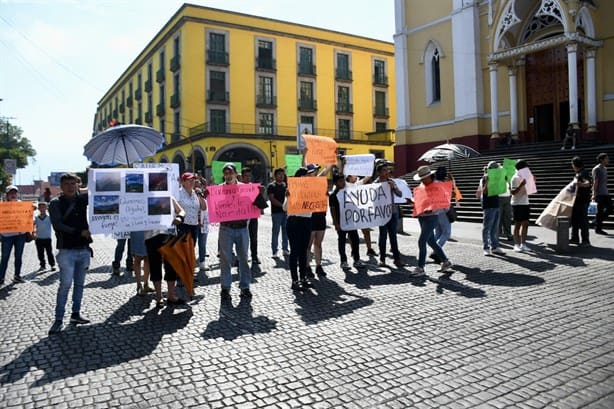 Exigen activar Plan DNII; impera desorden en combate a incendios en Veracruz, acusan