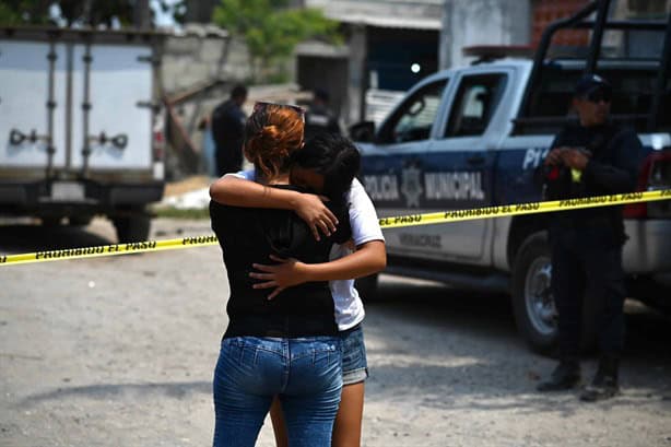 Menor de edad presencia brutal feminicidio de su madre en Veracruz, a manos de marino