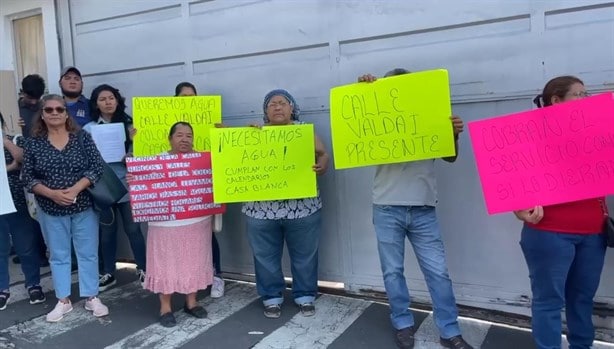 Ya no hay agua ni en las tiendas en Xalapa: vecinos de Casa Blanca