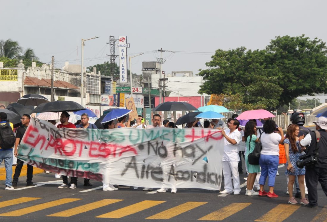 Personal del IMSS bloquea avenida Cuauhtémoc en protesta por malas condiciones en la UMAE 14 | VIDEO