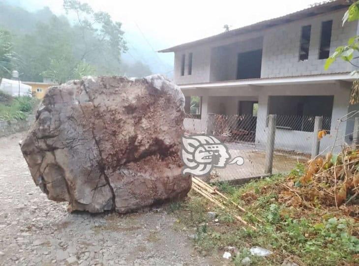 Siguen incendios en Tequila; enorme roca cae sobre vivienda en Atlajco