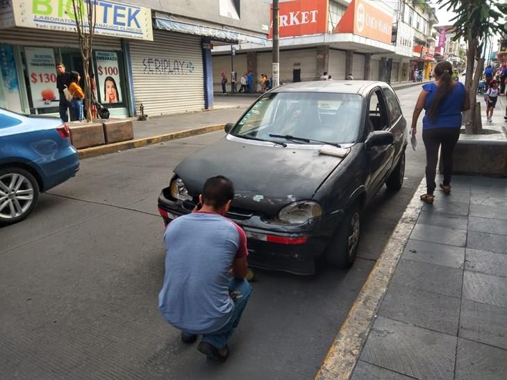 Chocan auto y camioneta con carga en pleno centro de Córdoba