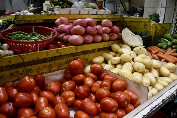 ¿Qué causó el aumento en precio de frutas, verduras y tortillas en Veracruz y el país?