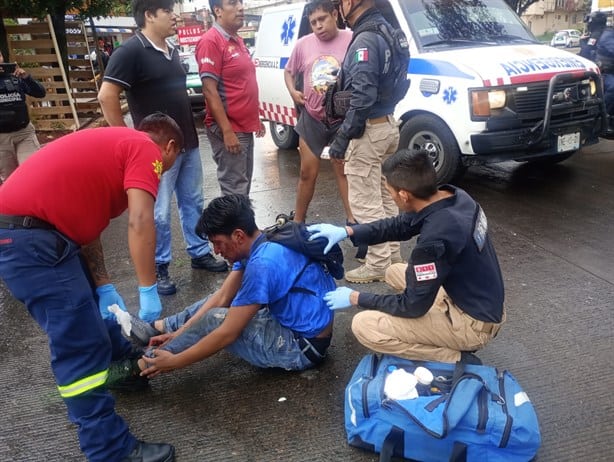 ¡No le salió! Intenta asaltar a automovilista y recibe tubazos en Jardines de Xalapa