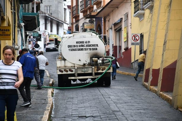 Lucran con sed de Xalapa: estafadores acechan con pipas falsas a la capital