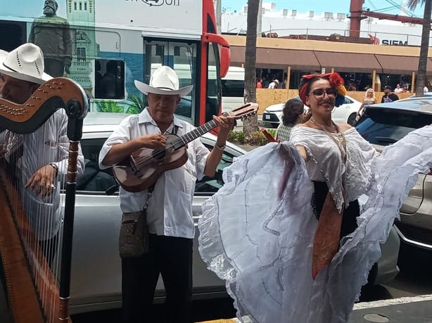 Restaurantes y zonas turísticas de Veracruz llenos en el Día del Padre