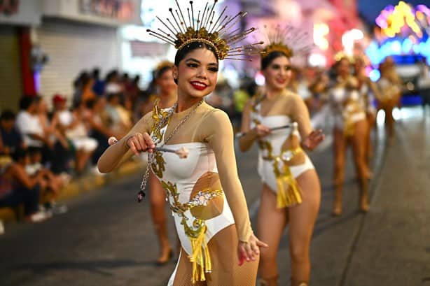 Turismo y familias disfrutaron del segundo Papaqui de Carnaval de Veracruz 2024 | VIDEO