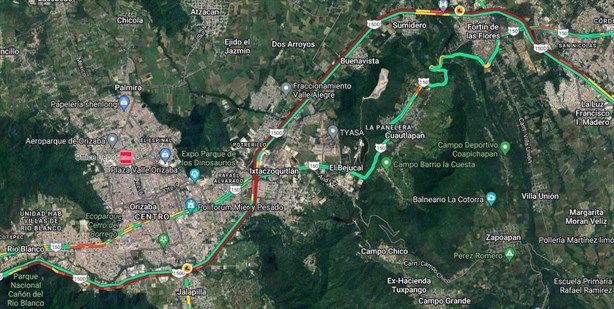 Varados, automovilistas sobre la autopista Puebla-Córdoba por las fuertes lluvias