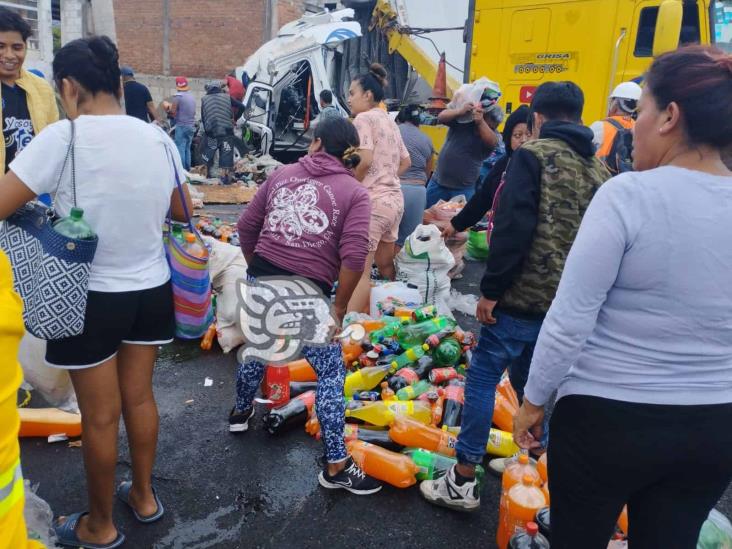 Se desata rapiña en Balastrera; trailero se estrella contra cocina económica en Nogales (+Video)