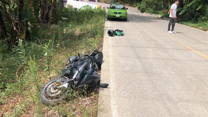 En Yecuatla, menores de edad sufren accidente en moto