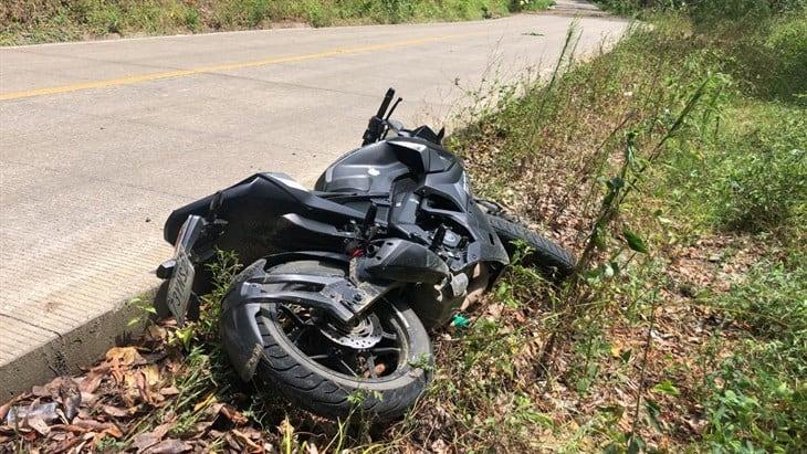 En Yecuatla, menores de edad sufren accidente en moto