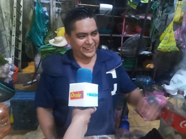 Cilantro se mantiene caro en mercados de Veracruz; taqueros ya no lo compran