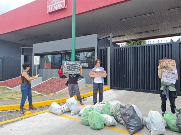 Ríos de Veracruz, envenenados por plásticos y saqueo de transnacionales: colectivos