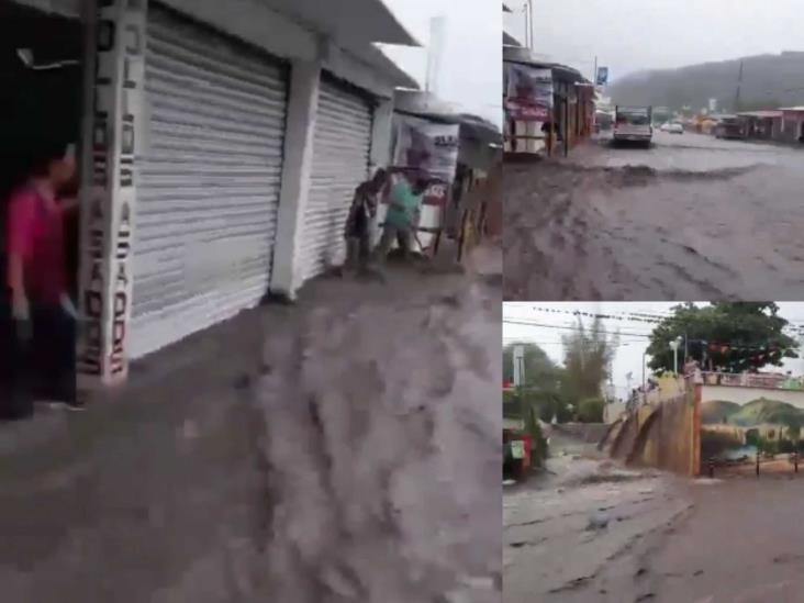 Torrenciales lluvias causan inundaciones en los municipios veracruzanos de Emiliano Zapata y Coatepec (+Video)