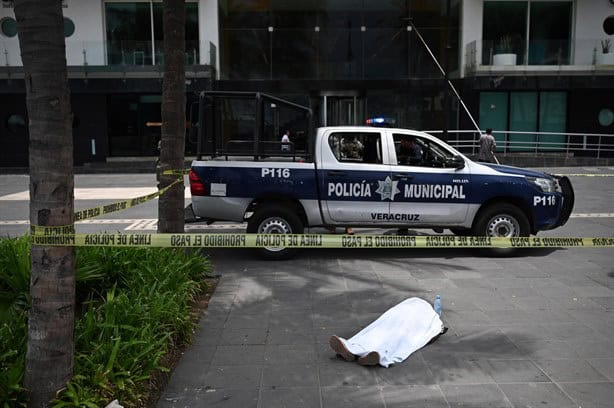 Mujer pierde la vida súbitamente en malecón de Veracruz 