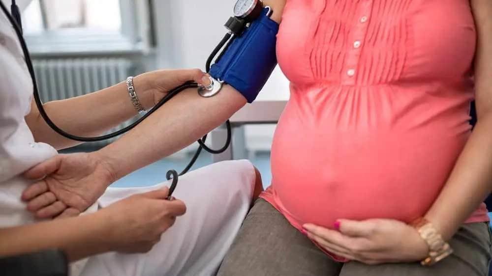 ¿Sabes qué es la preeclampsia, responsable de 556 muertes maternas en el 2023?