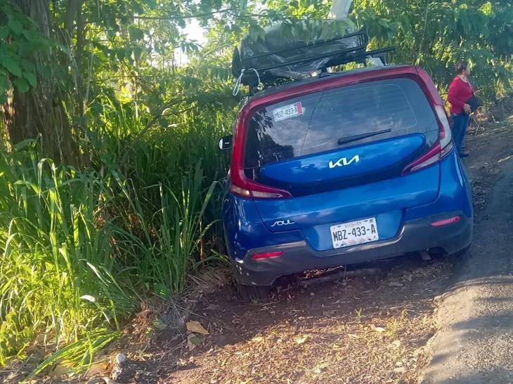 Auto contra poste en la carretera Misantla-Martínez