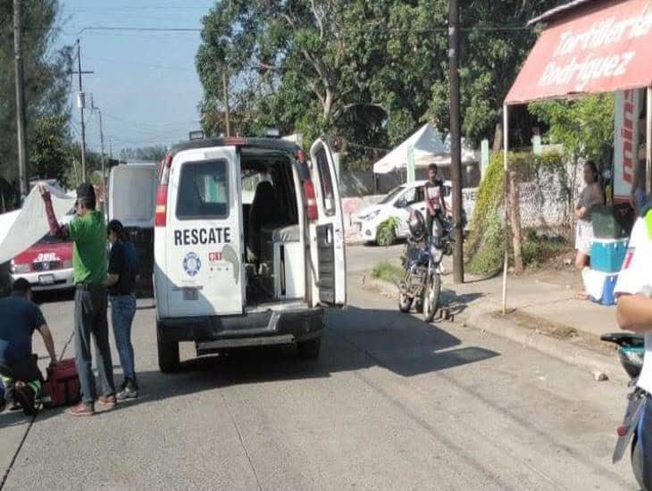 Mujer de Cardel se golpea la cabeza al caer de scooter eléctrico