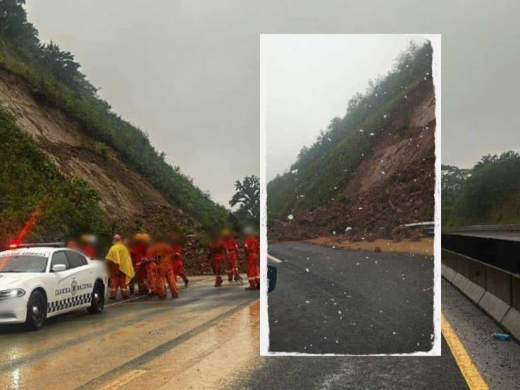 Alud de tierra bloquea un carril en libramiento Xalapa-Perote