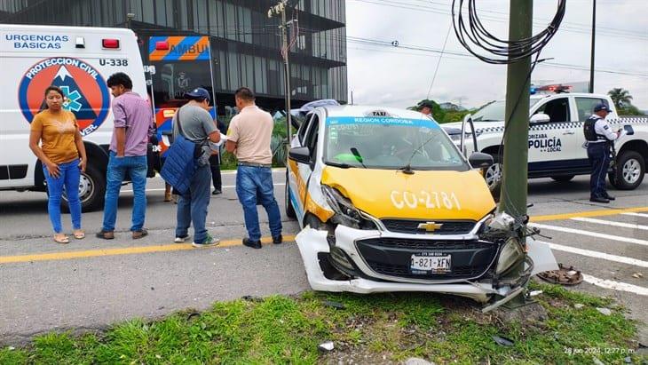 Taxista cordobés choca contra automóvil en entrada de Orizaba