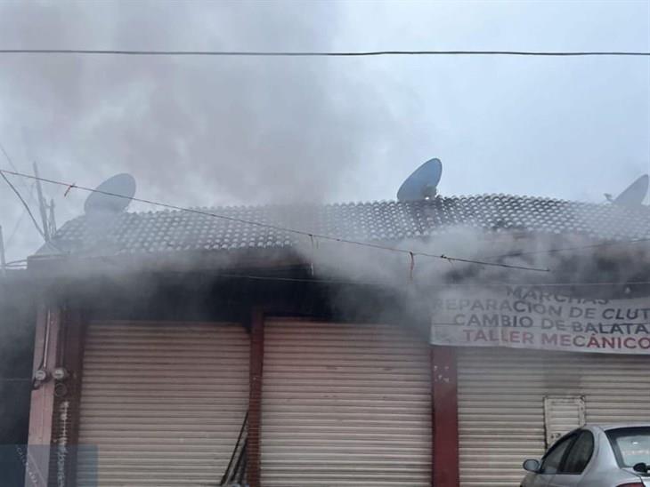 Se incendia local en la localidad María de la Torre en Martínez