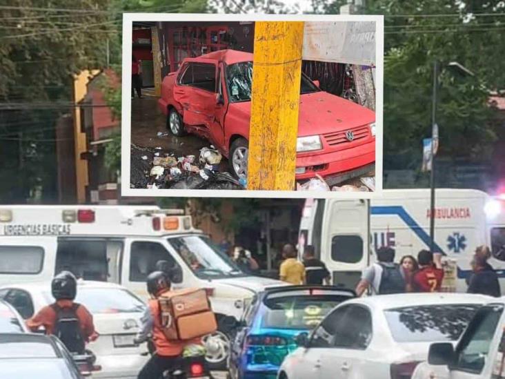 Choca ambulancia en crucero de Ruiz Cortines en Xalapa; hay 4 heridos