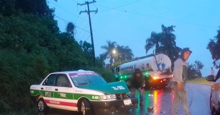 Se registra choque entre taxi y pipa en la carretera Xalapa–El Castillo 