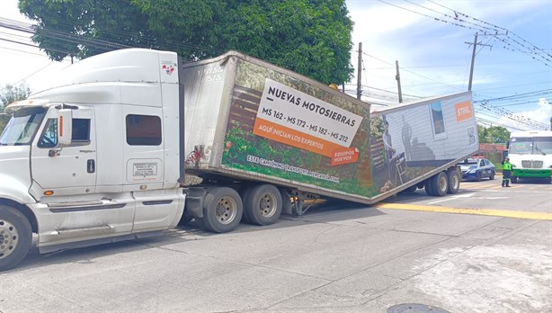 Caja de tráiler se partió por la mitad; pasó en Córdoba