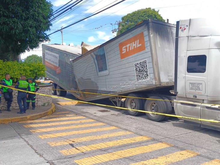 Caja de tráiler se partió por la mitad; pasó en Córdoba