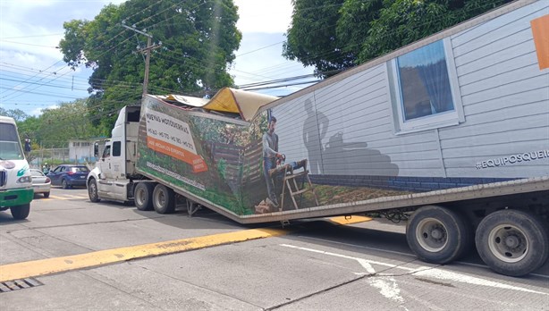 Caja de tráiler se partió por la mitad; pasó en Córdoba