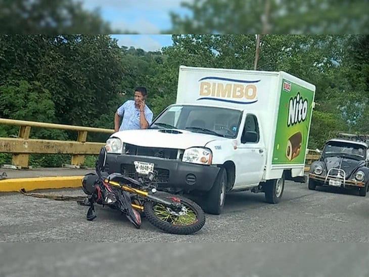 Se registra percance vial entre camioneta de Bimbo y moto en Misantla