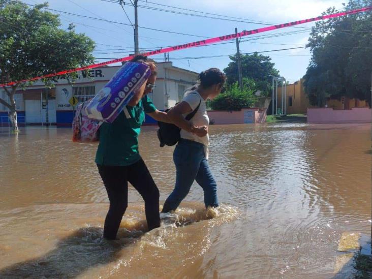 Río Jamapa se desborda; el agua ya cubre varias calles del municipio