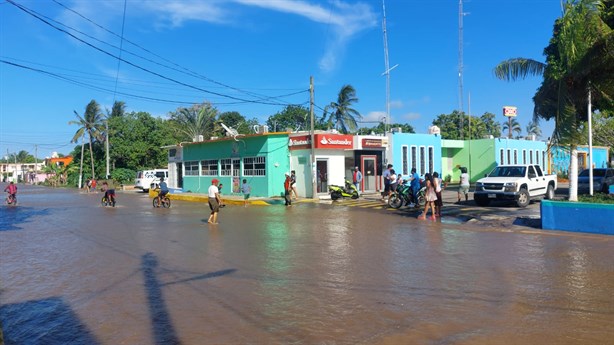 Río Jamapa se desborda; el agua ya cubre varias calles del municipio