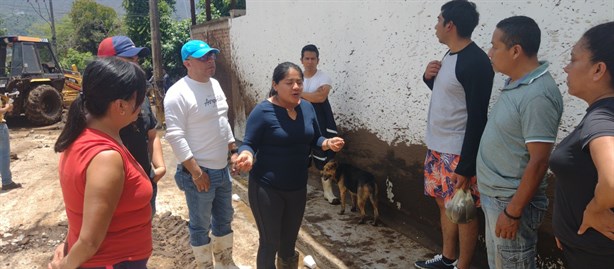 Capufe dona costales de arena para proteger viviendas de Huiloapan