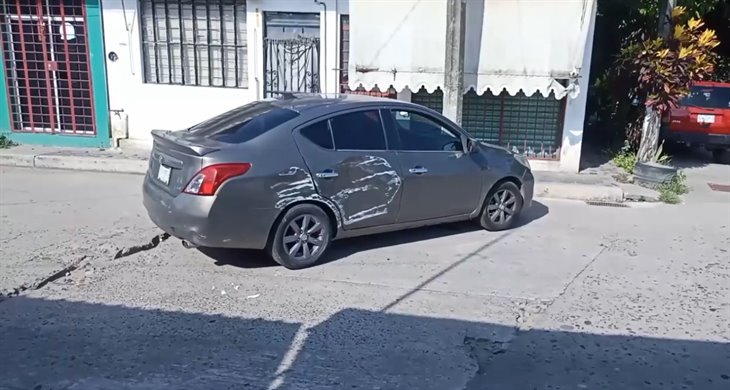 Se registra choque entre auto y urbano en Martínez 