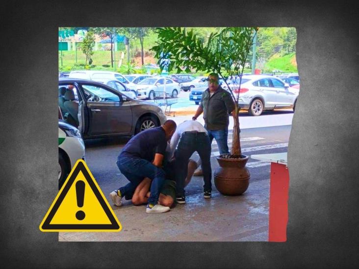 ¿Qué pasó en Plaza Ánimas? Hombres armados capturan a sujeto; esto sabemos